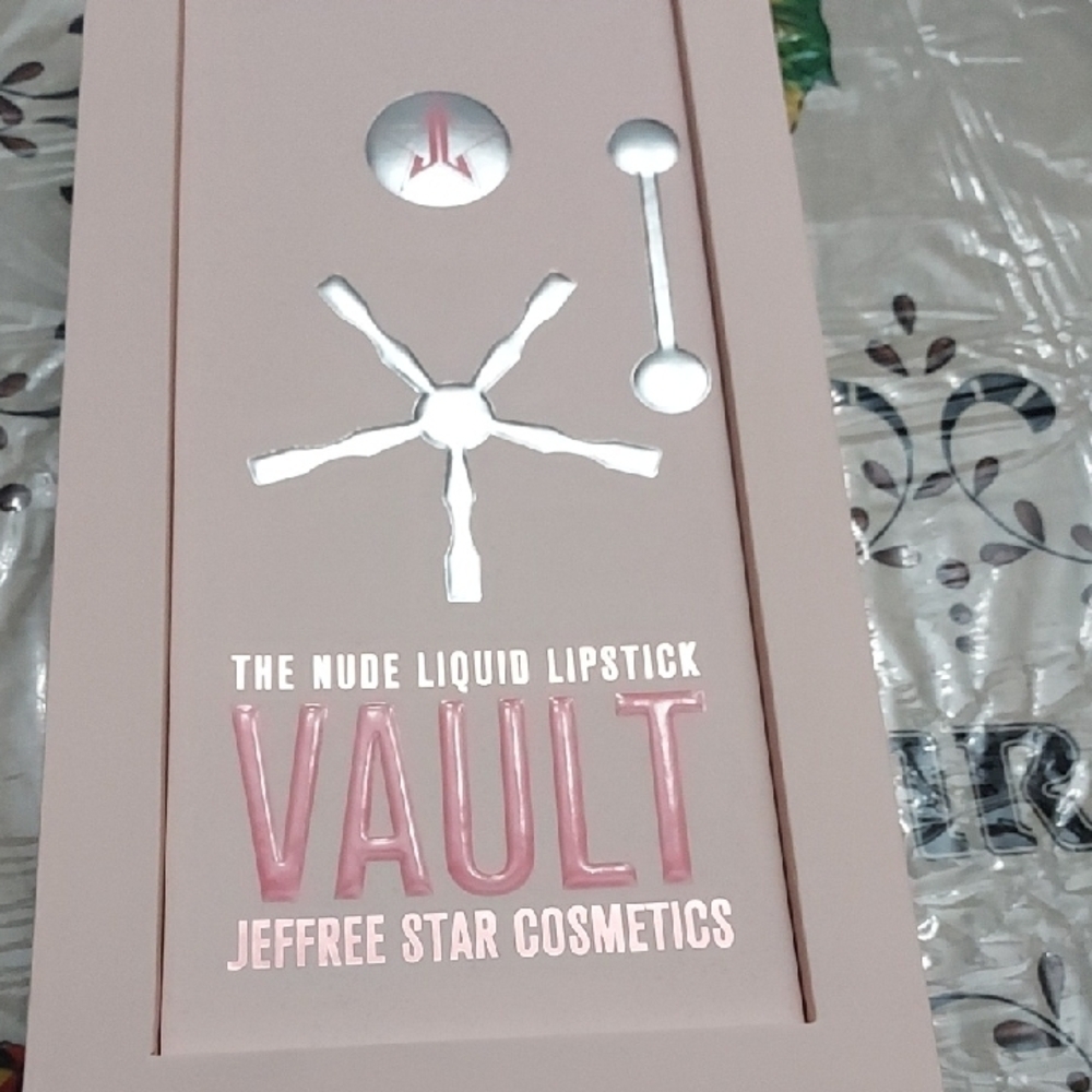 🤎🩷Jeffree Starr the vault. Just the Vault Adding 4 free mini lippies. - Picture 2 of 6